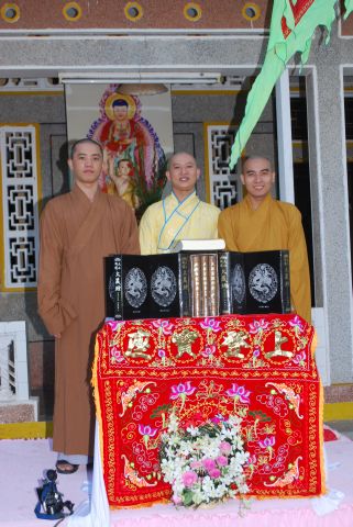 Đồng Tháp: Lễ cung rước Đại tạng kinh và húy kỵ ân sư tại Chùa Quan Âm