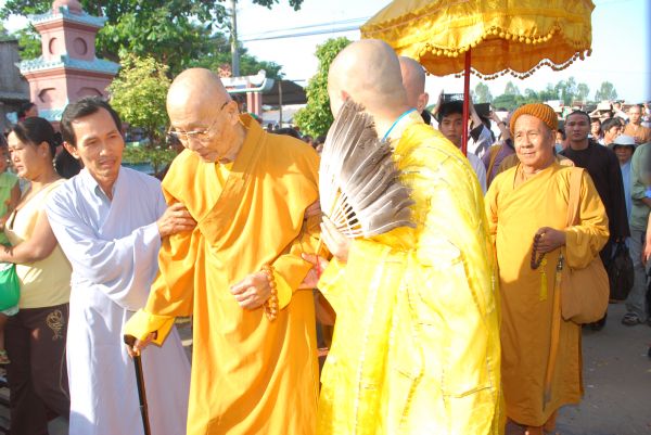 Đồng Tháp: Lễ cung rước Đại tạng kinh và húy kỵ ân sư tại Chùa Quan Âm