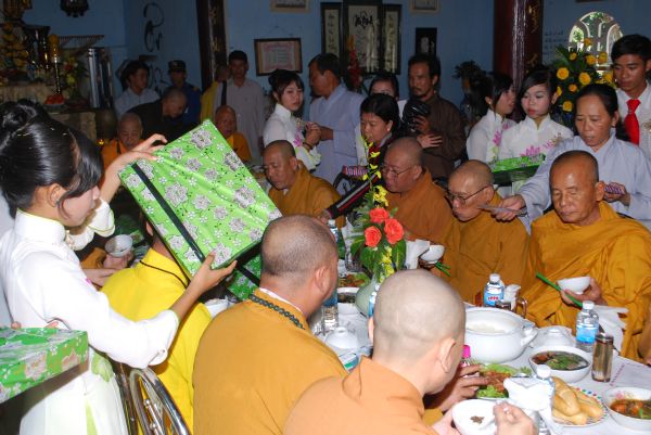 Đồng Tháp: Lễ cung rước Đại tạng kinh và húy kỵ ân sư tại Chùa Quan Âm