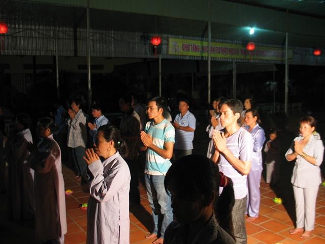 Đồng Nai - Trường Trung Cấp Phật Học Đồng Nai từng ánh nến lung linh tỏa sáng