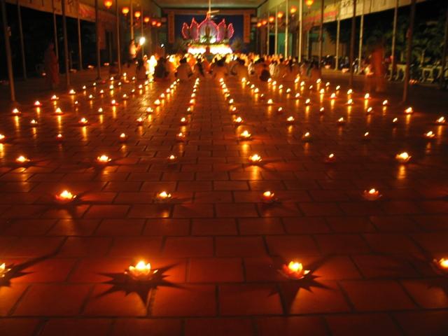 Đồng Nai - Trường Trung Cấp Phật Học Đồng Nai từng ánh nến lung linh tỏa sáng