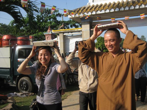 Đồng Tháp: Lễ cung rước Đại tạng kinh và húy kỵ ân sư tại Chùa Quan Âm
