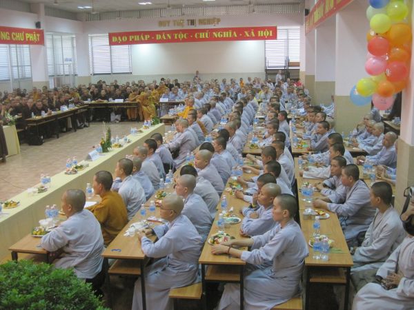 Trường Cao Trung Phật Học TP.HCM mừng lễ hiến chương ngày nhà giáo Việt Nam 20/11