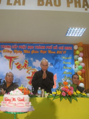 Trường Cao Trung Phật Học TP.HCM mừng lễ hiến chương ngày nhà giáo Việt Nam 20/11