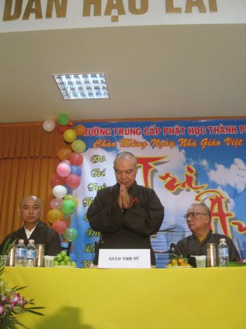 Trường Cao Trung Phật Học TP.HCM mừng lễ hiến chương ngày nhà giáo Việt Nam 20/11