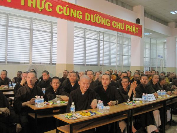 Trường Cao Trung Phật Học TP.HCM mừng lễ hiến chương ngày nhà giáo Việt Nam 20/11