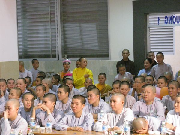Trường Cao Trung Phật Học TP.HCM mừng lễ hiến chương ngày nhà giáo Việt Nam 20/11