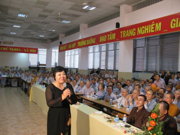 Trường Cao Trung Phật Học TP.HCM mừng lễ hiến chương ngày nhà giáo Việt Nam 20/11