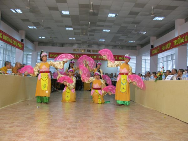 Trường Cao Trung Phật Học TP.HCM mừng lễ hiến chương ngày nhà giáo Việt Nam 20/11