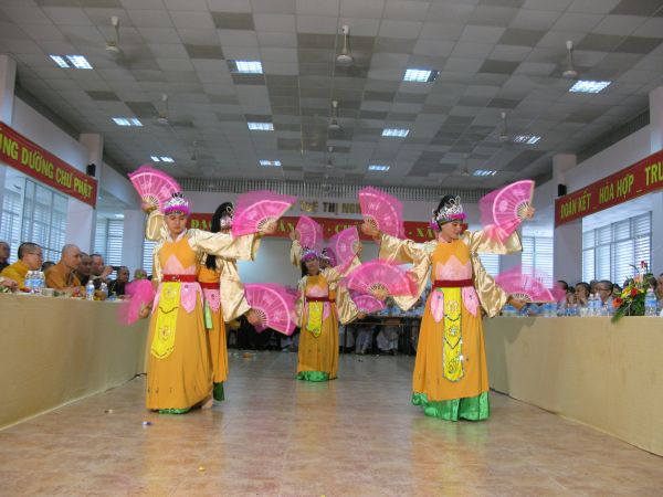 Trường Cao Trung Phật Học TP.HCM mừng lễ hiến chương ngày nhà giáo Việt Nam 20/11