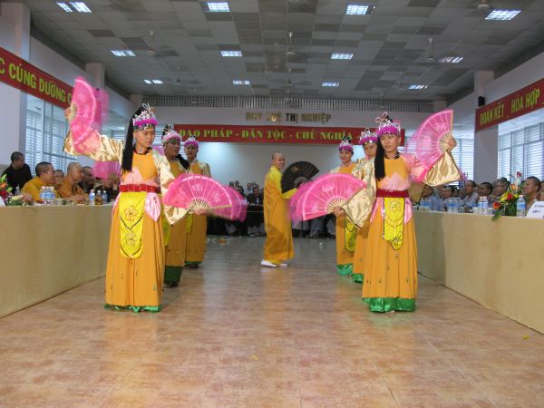 Trường Cao Trung Phật Học TP.HCM mừng lễ hiến chương ngày nhà giáo Việt Nam 20/11