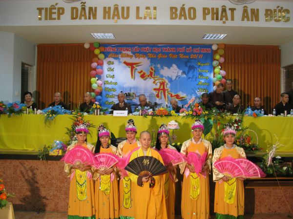 Trường Cao Trung Phật Học TP.HCM mừng lễ hiến chương ngày nhà giáo Việt Nam 20/11