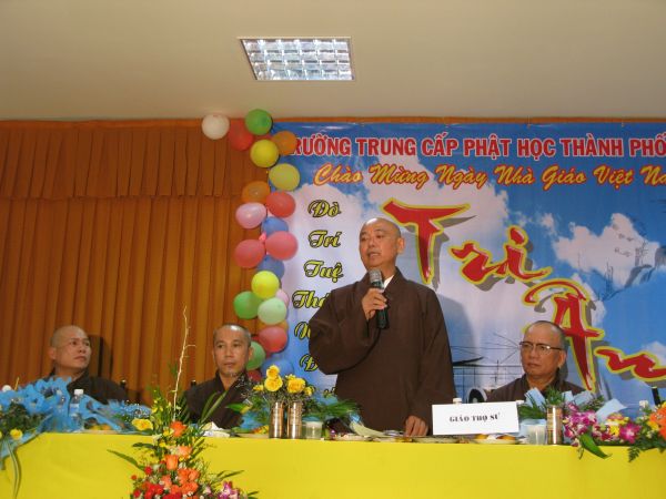 Trường Cao Trung Phật Học TP.HCM mừng lễ hiến chương ngày nhà giáo Việt Nam 20/11