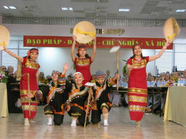 Trường Cao Trung Phật Học TP.HCM mừng lễ hiến chương ngày nhà giáo Việt Nam 20/11