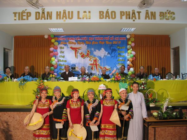 Trường Cao Trung Phật Học TP.HCM mừng lễ hiến chương ngày nhà giáo Việt Nam 20/11