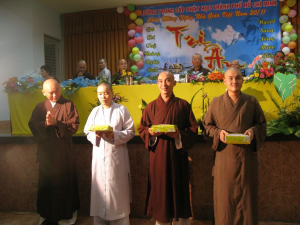 Trường Cao Trung Phật Học TP.HCM mừng lễ hiến chương ngày nhà giáo Việt Nam 20/11