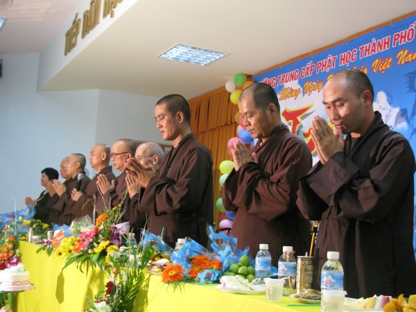 Trường Cao Trung Phật Học TP.HCM mừng lễ hiến chương ngày nhà giáo Việt Nam 20/11