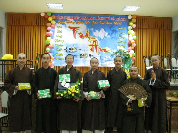 Trường Cao Trung Phật Học TP.HCM mừng lễ hiến chương ngày nhà giáo Việt Nam 20/11