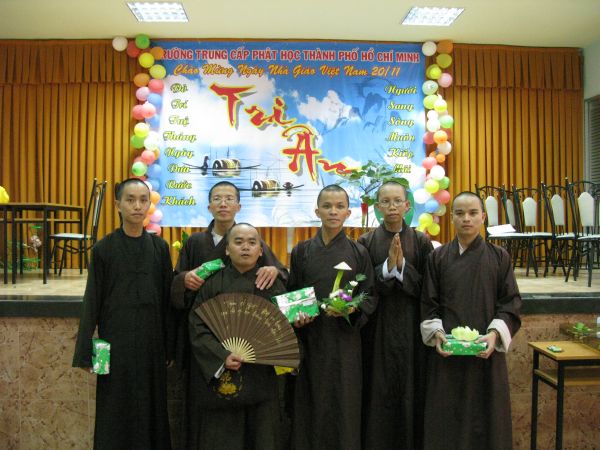 Trường Cao Trung Phật Học TP.HCM mừng lễ hiến chương ngày nhà giáo Việt Nam 20/11