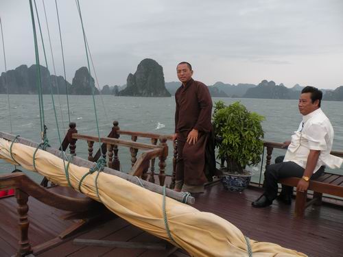 Với Những Tấm Lòng