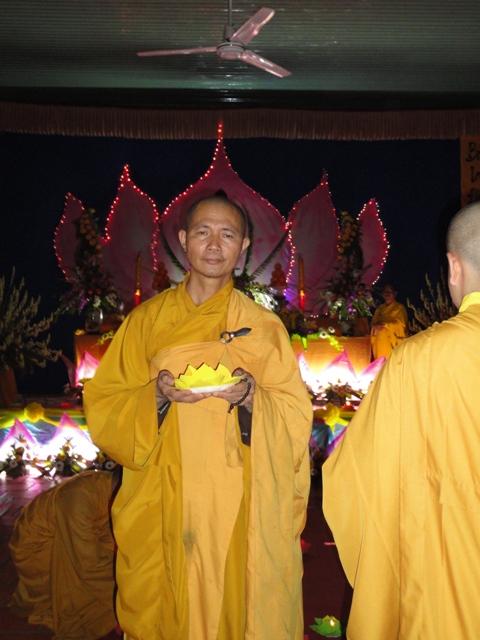 Đồng Nai - Trường Trung Cấp Phật Học Đồng Nai từng ánh nến lung linh tỏa sáng