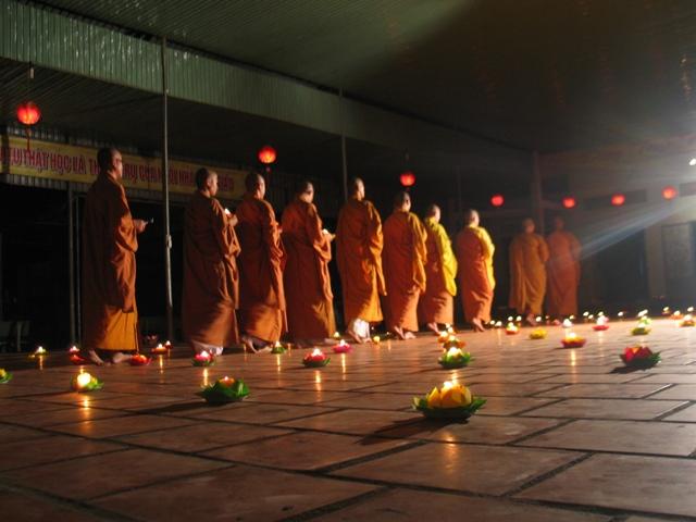Đồng Nai - Trường Trung Cấp Phật Học Đồng Nai từng ánh nến lung linh tỏa sáng