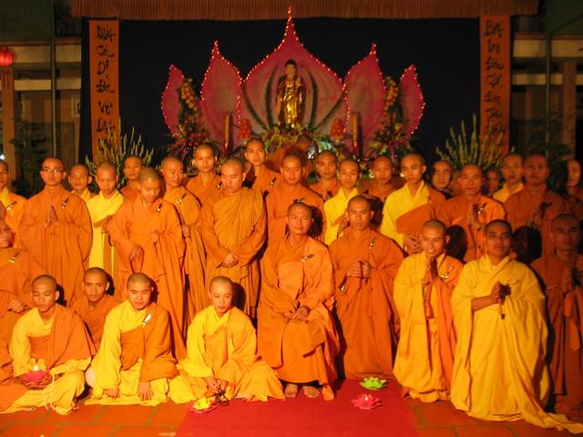 Đồng Nai - Trường Trung Cấp Phật Học Đồng Nai từng ánh nến lung linh tỏa sáng
