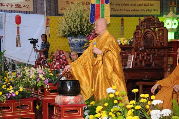 Đại Giới Đàn Cam Lộ: Sái Tịnh, Bạch Phật Khai Đàn - Diễn tập phương thức đăng đàn thọ giới