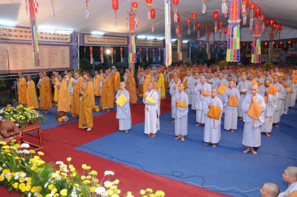 Đại Giới Đàn Cam Lộ: Sái Tịnh, Bạch Phật Khai Đàn - Diễn tập phương thức đăng đàn thọ giới