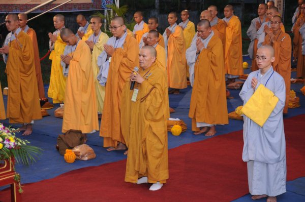 Đại Giới Đàn Cam Lộ: Sái Tịnh, Bạch Phật Khai Đàn - Diễn tập phương thức đăng đàn thọ giới