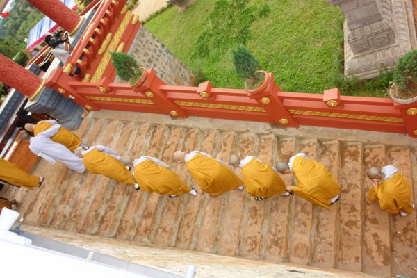 Đại Giới Đàn Cam Lộ: Thập Sư Ni, Thình Cầu Thị Chánh Pháp với Đại Tăng
