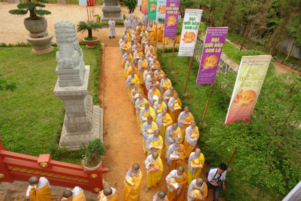 Đại Giới Đàn Cam Lộ: Thập Sư Ni, Thình Cầu Thị Chánh Pháp với Đại Tăng