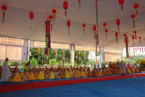 Đại Giới Đàn Cam Lộ: Thập Sư Ni, Thình Cầu Thị Chánh Pháp với Đại Tăng