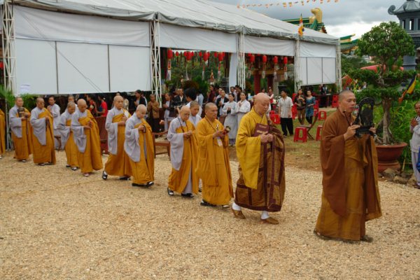 Đại Giới Đàn Cam Lộ: Thập Sư Ni, Thình Cầu Thị Chánh Pháp với Đại Tăng
