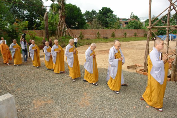Đại Giới Đàn Cam Lộ: Thập Sư Ni, Thình Cầu Thị Chánh Pháp với Đại Tăng