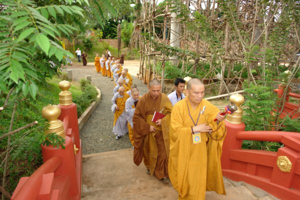 Đại Giới Đàn Cam Lộ: Thập Sư Ni, Thình Cầu Thị Chánh Pháp với Đại Tăng