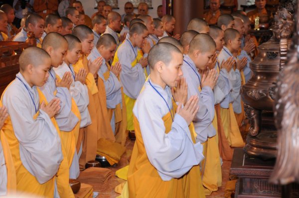 Đại Giới Đàn Cam Lộ: Thập Sư Ni, Thình Cầu Thị Chánh Pháp với Đại Tăng