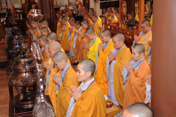 Đại Giới Đàn Cam Lộ: Thập Sư Ni, Thình Cầu Thị Chánh Pháp với Đại Tăng