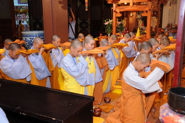 Đại Giới Đàn Cam Lộ: Thập Sư Ni, Thình Cầu Thị Chánh Pháp với Đại Tăng