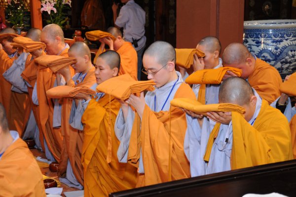Đại Giới Đàn Cam Lộ: Thập Sư Ni, Thình Cầu Thị Chánh Pháp với Đại Tăng