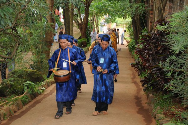 Đại Giới Đàn Cam Lộ: Thập Sư Ni, Thình Cầu Thị Chánh Pháp với Đại Tăng