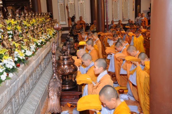Đại Giới Đàn Cam Lộ: Thập Sư Ni, Thình Cầu Thị Chánh Pháp với Đại Tăng