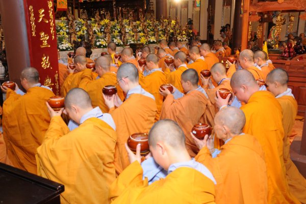 Đại Giới Đàn Cam Lộ: Thập Sư Ni, Thình Cầu Thị Chánh Pháp với Đại Tăng