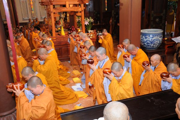 Đại Giới Đàn Cam Lộ: Thập Sư Ni, Thình Cầu Thị Chánh Pháp với Đại Tăng