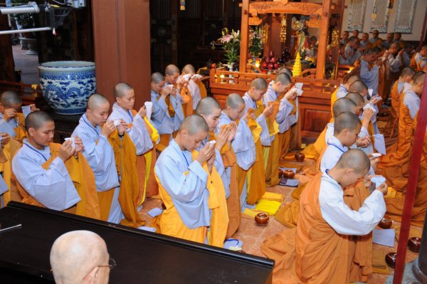 Đại Giới Đàn Cam Lộ: Thập Sư Ni, Thình Cầu Thị Chánh Pháp với Đại Tăng