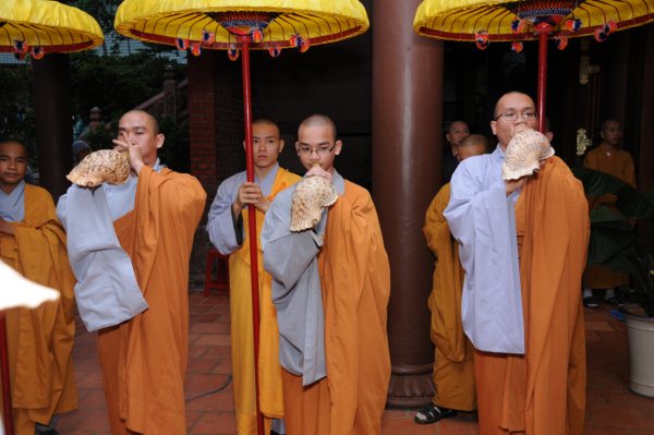 Đại Giới Đàn Cam Lộ: Thập Sư Ni, Thình Cầu Thị Chánh Pháp với Đại Tăng