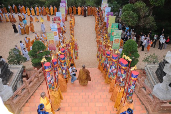 Đại Giới Đàn Cam Lộ: Thập Sư Ni, Thình Cầu Thị Chánh Pháp với Đại Tăng