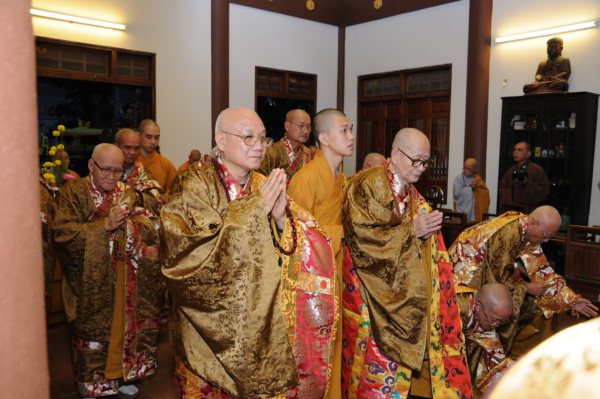 Đại Giới Đàn Cam Lộ: Thập Sư Ni, Thình Cầu Thị Chánh Pháp với Đại Tăng