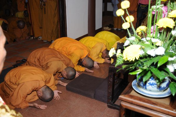 Đại Giới Đàn Cam Lộ: Thập Sư Ni, Thình Cầu Thị Chánh Pháp với Đại Tăng