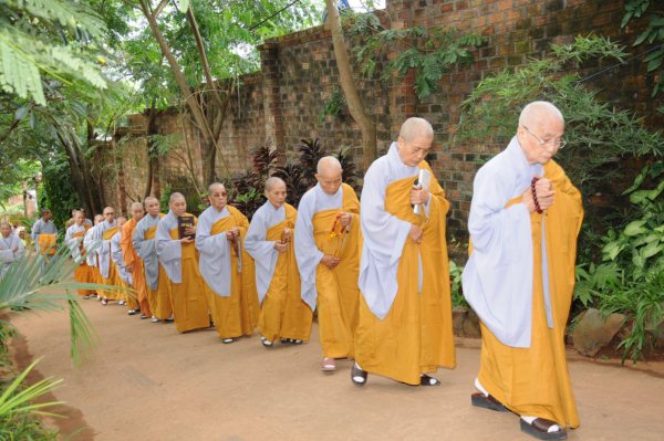 Đại Giới Đàn Cam Lộ: Thập Sư Ni, Thình Cầu Thị Chánh Pháp với Đại Tăng